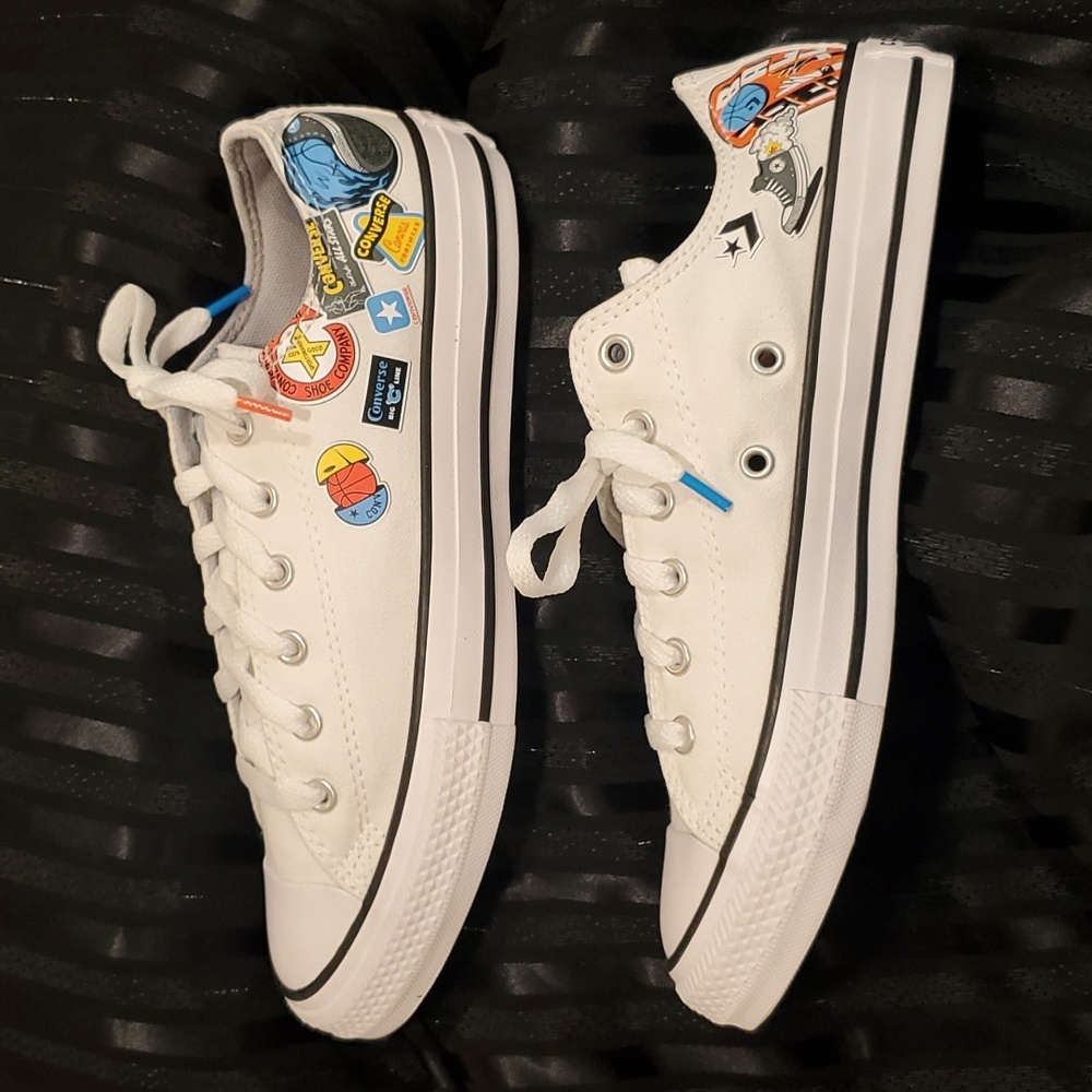Converse Chuck Taylor All Star Logo Low Top Sneaker- Junior Sz 5 NWOB